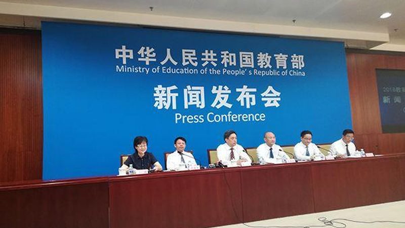 师资背景是判断会计培训老师口碑排名的关键因素之一。以下是一些具体的考量点：